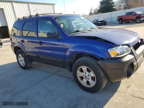 2005 Ford Escape XLT with VIN 1FMYU03145KE00758, listed as a Copart auction lot 43831175 with 225,341 mi miles and Salvage Title. Bid and sale history available at carsss.com. Image 4.