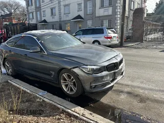 2017 BMW 3 Series 330i xDrive with VIN WBA8Z9C31HG453434, listed as a Copart auction lot 47003845 with 106,853 mi miles and Clean Title. Bid and sale history available at carsss.com. Image 1.