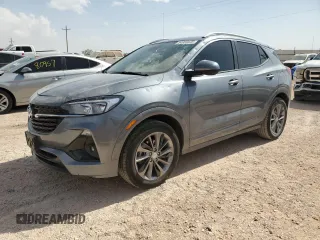 2022 Buick Encore GX Select z VIN KL4MMDSL2NB116455, wystawiony jako Copart lot #54959435 z przebiegiem 63 920 mil mil oraz Czysty tytuł • Clean title. Historia ofert i sprzedaży dostępna na DreamBid. Obrazek 1.