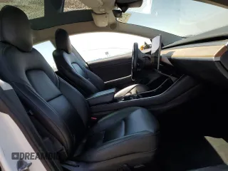2019 Tesla Model 3 Mid Range z VIN 5YJ3E1EA3KF402556, wystawiony jako Copart lot #56212875 z przebiegiem 89 022 mil mil oraz Szkoda całkowita • Salvage title. Historia ofert i sprzedaży dostępna na DreamBid. Obrazek 7.