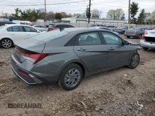 2024 Hyundai Elantra SEL z VIN KMHLM4DG9RU847309, wystawiony jako Copart lot #52327745 z przebiegiem 3 768 mil mil oraz Szkoda całkowita • Salvage title. Historia ofert i sprzedaży dostępna na DreamBid. Obrazek 3.
