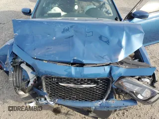 2020 Chrysler 300 S z VIN 2C3CCABT3LH222084, wystawiony jako Copart lot #85189304 z przebiegiem Nie podano mil oraz Szkody całkowita. Historia ofert i sprzedaży dostępna na DreamBid. Obrazek 12.