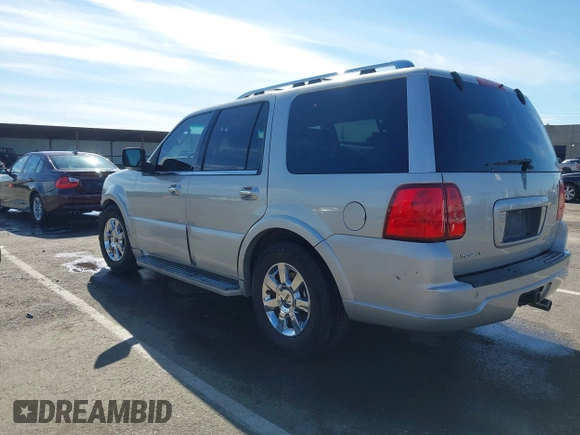 2006 Lincoln Navigator Luxury with VIN 5LMFU28516LJ13630, listed as a IAAI auction lot 42003960 with 139,505 mi miles. Bid and sale history available at carsss.com. Image 3.