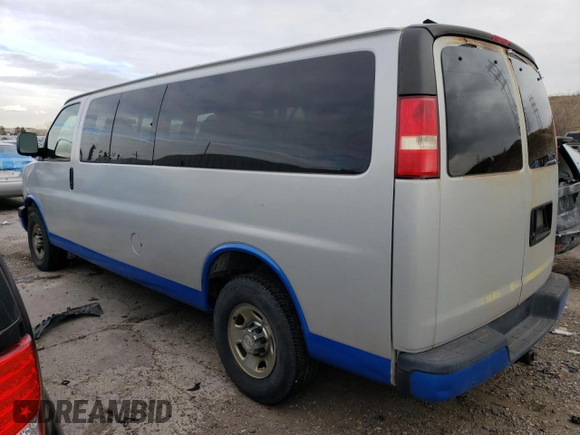 2007 Chevrolet Express Passenger z VIN 1GAHG39U571153735, wystawiony jako Copart lot #87535245 z przebiegiem 138 634 mil mil oraz Czysty tytuł • Clean title. Historia ofert i sprzedaży dostępna na DreamBid. Obrazek 2.