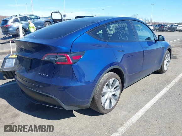 2020 Tesla Model Y Long Range with VIN 5YJYGDEF4LF005534, listed as a IAAI auction lot 41830910 with 32,438 mi miles and . Bid and sale history available at DreamBid. Image 4.