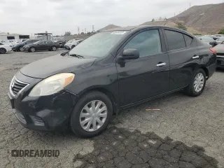 2012 Nissan Versa S z VIN 3N1CN7AP9CL896098, wystawiony jako Copart lot #65644935 z przebiegiem 171 339 mil mil oraz Szkoda całkowita • Salvage title. Historia ofert i sprzedaży dostępna na DreamBid. Obrazek 1.