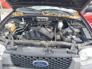 2006 Ford Escape XLT with VIN 1FMYU03116KB57637, listed as a IAAI auction lot 41803899 with 118,945 mi miles. Bid and sale history available at carsss.com. Image 10.