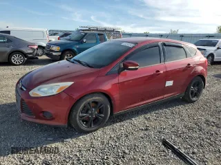 2014 Ford Focus SE z VIN 1FADP3K25EL324957, wystawiony jako Copart lot #54240345 z przebiegiem 152 607 mil mil oraz Szkoda całkowita • Salvage title. Historia ofert i sprzedaży dostępna na DreamBid. Obrazek 1.