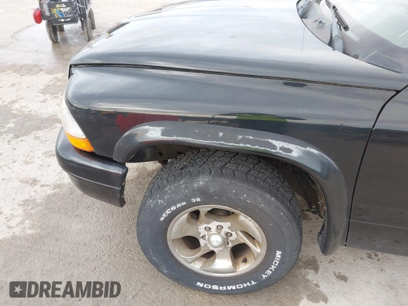 2004 Dodge Dakota Sport with VIN 1D7HL38N24S768283, listed as a IAAI auction lot 41635910 with 328,505 mi miles. Bid and sale history available at carsss.com. Image 6.