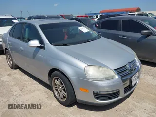 2010 Volkswagen Jetta Limited Edition z VIN 3VWRX7AJ4AM129874, wystawiony jako IAAI lot #42539737 z przebiegiem 197 259 mil mil oraz . Historia ofert i sprzedaży dostępna na DreamBid. Obrazek 1.