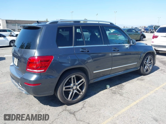2015 Mercedes-Benz GLK 350 z VIN WDCGG5HB3FG393595, wystawiony jako IAAI lot #42316178 z przebiegiem 132 178 mil mil oraz . Historia ofert i sprzedaży dostępna na DreamBid. Obrazek 4.