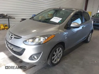 2014 Mazda 2 Touring z VIN JM1DE1LY2E0174833, wystawiony jako IAAI lot #42250632 z przebiegiem 90 168 mil mil oraz . Historia ofert i sprzedaży dostępna na DreamBid. Obrazek 2.