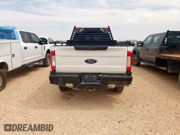 2018 Ford F-350 XL z VIN 1FT8W3BT3JEC94976, wystawiony jako Copart lot #57109615 z przebiegiem 149 143 mil mil oraz Czysty tytuł • Clean title. Historia ofert i sprzedaży dostępna na DreamBid. Obrazek 6.