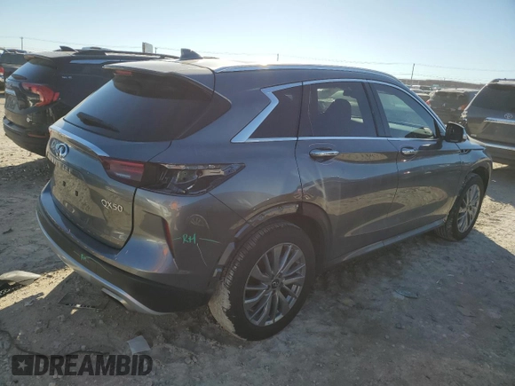 2024 Infiniti QX50 Luxe z VIN 3PCAJ5BA5RF106415, wystawiony jako Copart lot #43395655 z przebiegiem 7 631 mil mil oraz Szkoda całkowita • Salvage title. Historia ofert i sprzedaży dostępna na DreamBid. Obrazek 3.