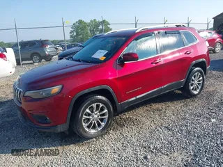2019 Jeep Cherokee Latitude Plus z VIN 1C4PJMLX0KD101546, wystawiony jako IAAI lot #42388731 z przebiegiem 86 920 mil mil oraz . Historia ofert i sprzedaży dostępna na DreamBid. Obrazek 2.