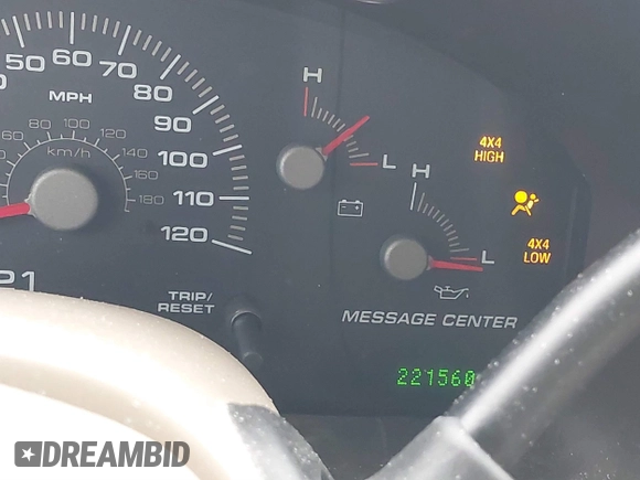 2004 Ford Expedition Special Service with VIN 1FMPU16L64LA70855, listed as a IAAI auction lot 41231282 with 221,560 mi miles. Bid and sale history available at carsss.com. Image 15.