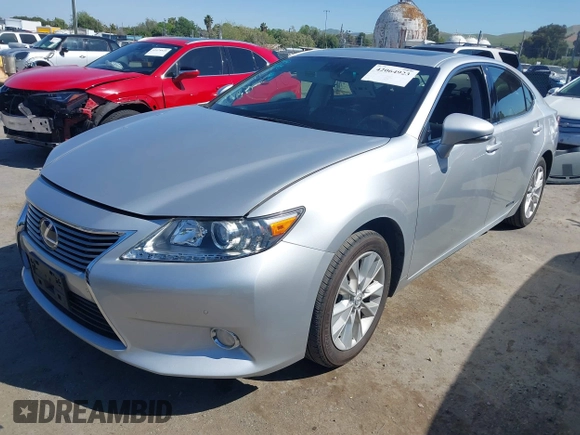 2013 Lexus ES 300h with VIN JTHBW1GG8D2026533, listed as a IAAI auction lot 42064923 with Not provided miles and . Bid and sale history available at DreamBid. Image 2.