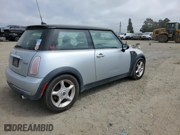 2005 MINI Hardtop with VIN WMWRC335X5TJ70165, listed as a Copart auction lot 53918445 with 145,572 mi miles and Salvage title. Bid and sale history available at DreamBid. Image 3.