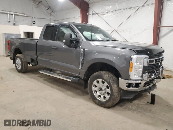2023 Ford F-250 XL z VIN 1FT7X2BN1PEE10883, wystawiony jako Copart lot #51453135 z przebiegiem Nie podano mil oraz Szkoda całkowita • Salvage title. Historia ofert i sprzedaży dostępna na DreamBid. Obrazek 4.