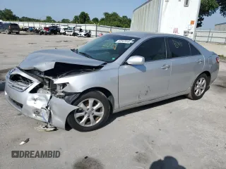 2010 Toyota Camry z VIN 4T1BF3EK0AU078223, wystawiony jako Copart lot #57247015 z przebiegiem 249 745 mil mil oraz Szkoda całkowita • Salvage title. Historia ofert i sprzedaży dostępna na DreamBid. Obrazek 1.
