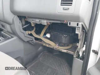 2019 Nissan NV SV z VIN 1N6AF0KY6KN807177, wystawiony jako IAAI lot #42495939 z przebiegiem 230 210 mil mil oraz . Historia ofert i sprzedaży dostępna na DreamBid. Obrazek 18.