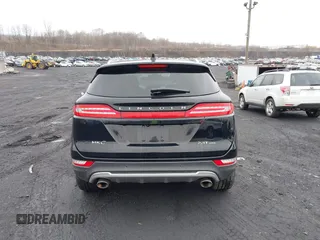2017 Lincoln MKC Reserve with VIN 5LMTJ3DH4HUL32550, listed as a IAAI auction lot 41961355 with 60,104 mi miles. Bid and sale history available at carsss.com. Image 16.