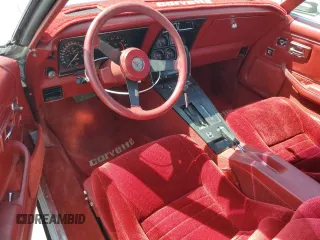 1982 Chevrolet Corvette z VIN 1G1AY878XC5102140, wystawiony jako Copart lot #59845855 z przebiegiem 80 611 mil mil oraz Czysty tytuł • Clean title. Historia ofert i sprzedaży dostępna na DreamBid. Obrazek 8.