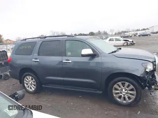 2010 Toyota Sequoia Platinum with VIN 5TDYY5G17AS022633, listed as a IAAI auction lot 40913539 with 294,432 mi miles. Bid and sale history available at carsss.com. Image 14.