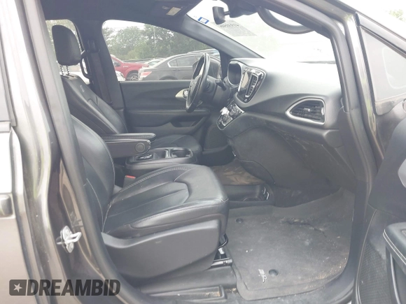 2020 Chrysler Pacifica Touring L with VIN 2C4RC1BG6LR247919, listed as a IAAI auction lot 41930508 with 66,952 mi miles and . Bid and sale history available at DreamBid. Image 5.