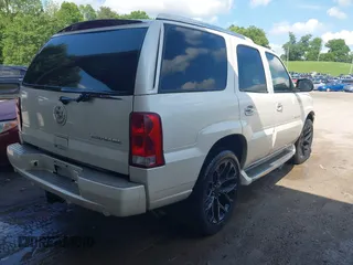 2003 Cadillac Escalade z VIN 1GYEK63N23R120693, wystawiony jako IAAI lot #42259496 z przebiegiem 234 263 mil mil oraz . Historia ofert i sprzedaży dostępna na DreamBid. Obrazek 4.