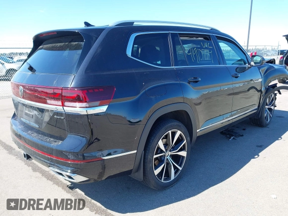 2024 Volkswagen Atlas SEL Premium R-Line z VIN 1V2FR2CA1RC538085, wystawiony jako IAAI lot #41910774 z przebiegiem 15 382 mil mil oraz . Historia ofert i sprzedaży dostępna na DreamBid. Obrazek 4.