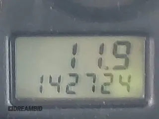 2003 Ford Focus SE Fleet z VIN 1FAFP36323W191551, wystawiony jako IAAI lot #42498013 z przebiegiem 142 724 mil mil oraz . Historia ofert i sprzedaży dostępna na DreamBid. Obrazek 12.