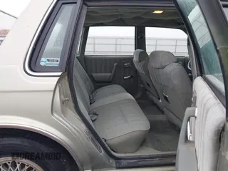 1987 Oldsmobile Cutlass Ciera z VIN 2G3AJ51W9H9378093, wystawiony jako IAAI lot #42080335 z przebiegiem 54 504 mil mil oraz . Historia ofert i sprzedaży dostępna na DreamBid. Obrazek 8.