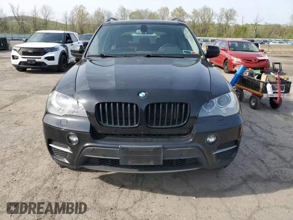 2013 BMW X5 xDrive35i z VIN 5UXZV4C56D0B24871, wystawiony jako Copart lot #55187185 z przebiegiem 141 533 mil mil oraz Czysty tytuł • Clean title. Historia ofert i sprzedaży dostępna na DreamBid. Obrazek 5.