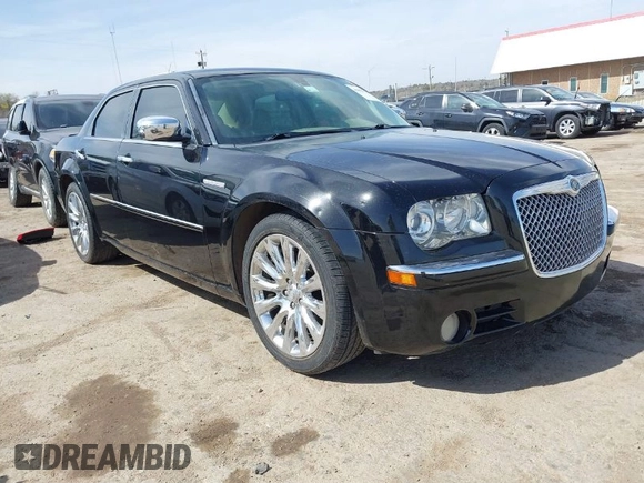 2009 Chrysler 300 C z VIN 2C3LA63T39H612810, wystawiony jako IAAI lot #41827898 z przebiegiem 76 558 mil mil oraz . Historia ofert i sprzedaży dostępna na DreamBid. Obrazek 1.