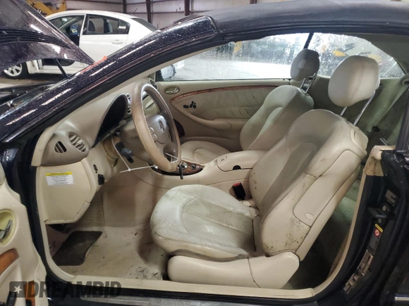 2005 Mercedes-Benz CLK 320 z VIN WDBTK65G45T048797, wystawiony jako Copart lot #71617034 z przebiegiem 84 006 mil mil oraz Szkoda całkowita • Salvage title. Historia ofert i sprzedaży dostępna na DreamBid. Obrazek 7.