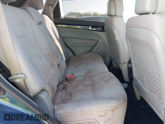 2014 Kia Sorento LX with VIN 5XYKT4A71EG462295, listed as a IAAI auction lot 41508742 with 144,234 mi miles and . Bid and sale history available at carsss.com. Image 8.