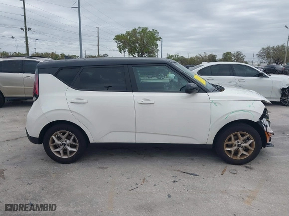 2024 Kia Soul LX with VIN KNDJ23AU6R7227747, listed as a IAAI auction lot 41727375 with 16,409 mi miles. Bid and sale history available at carsss.com. Image 14.