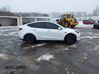 2024 Tesla Model Y Long Range z VIN 7SAYGDEE5RA326577, wystawiony jako IAAI lot #41531364 z przebiegiem 5353 mil mil oraz . Historia ofert i sprzedaży dostępna na DreamBid. Obrazek 13.