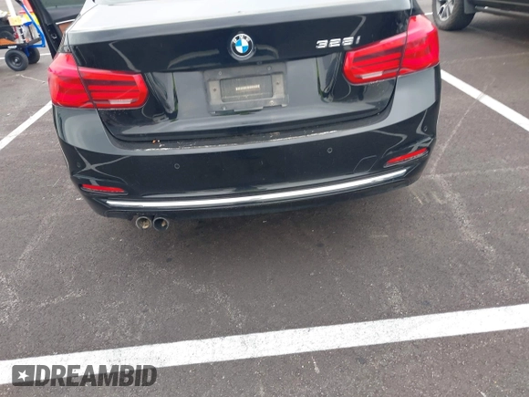 2016 BMW 3 Series 328i z VIN WBA8E9G53GNT85106, wystawiony jako IAAI lot #42038571 z przebiegiem 133 184 mil mil oraz . Historia ofert i sprzedaży dostępna na DreamBid. Obrazek 6.