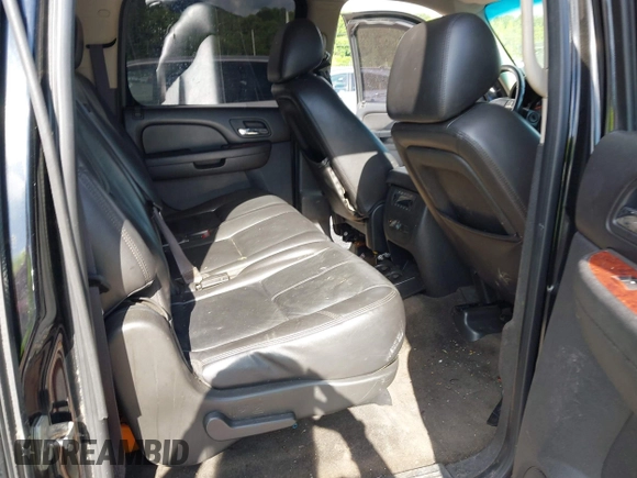2011 Chevrolet Suburban LT z VIN 1GNSCJE0XBR133465, wystawiony jako IAAI lot #42294755 z przebiegiem 328 824 mil mil oraz . Historia ofert i sprzedaży dostępna na DreamBid. Obrazek 8.