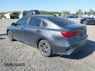 2023 Kia Forte LXS z VIN 3KPF24AD8PE585604, wystawiony jako IAAI lot #42098930 z przebiegiem 18 946 mil mil oraz . Historia ofert i sprzedaży dostępna na DreamBid. Obrazek 3.