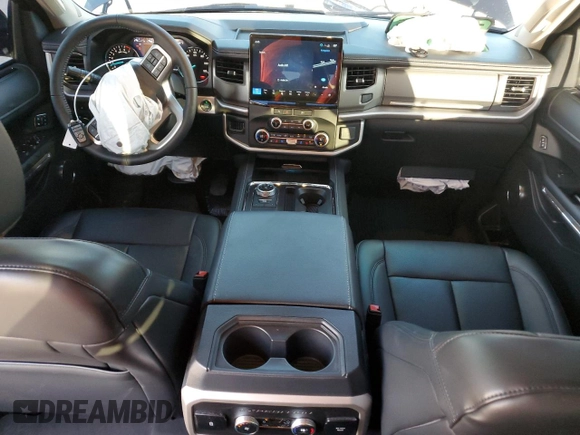 2024 Ford Expedition XLT with VIN 1FMJU1H84REA95604, listed as a Copart auction lot 86878914 with 4,977 mi miles and Salvage Title. Bid and sale history available at carsss.com. Image 8.