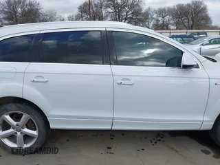 2015 Audi Q7 S line Prestige z VIN WA1DGAFE4FD031348, wystawiony jako IAAI lot #41513171 z przebiegiem 139 013 mil mil oraz . Historia ofert i sprzedaży dostępna na DreamBid. Obrazek 13.