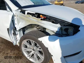 2023 Tesla Model Y Long Range z VIN 7SAYGDEE5PF765326, wystawiony jako IAAI lot #41757113 z przebiegiem 10 461 mil mil oraz . Historia ofert i sprzedaży dostępna na DreamBid. Obrazek 6.
