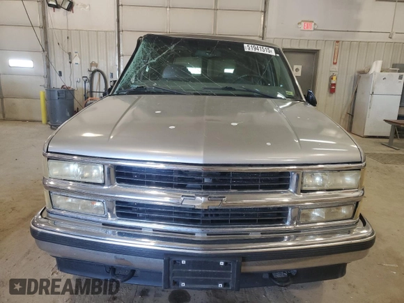 1999 Chevrolet Suburban z VIN 3GNFK16R4XG250550, wystawiony jako Copart lot #51941515 z przebiegiem 202 667 mil mil oraz Szkoda całkowita • Salvage title. Historia ofert i sprzedaży dostępna na DreamBid. Obrazek 5.