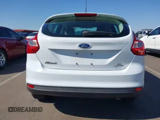 2013 Ford Focus SE with VIN 1FADP3K24DL280819, listed as a IAAI auction lot 41991923 with 228,158 mi miles. Bid and sale history available at carsss.com. Image 16.