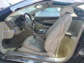 2008 Mercedes-Benz SL 550 z VIN WDBSK71FX8F137257, wystawiony jako Copart lot #76178034 z przebiegiem 28 123 mil mil oraz Nie do naprawy • Non repairable. Historia ofert i sprzedaży dostępna na DreamBid. Obrazek 7.