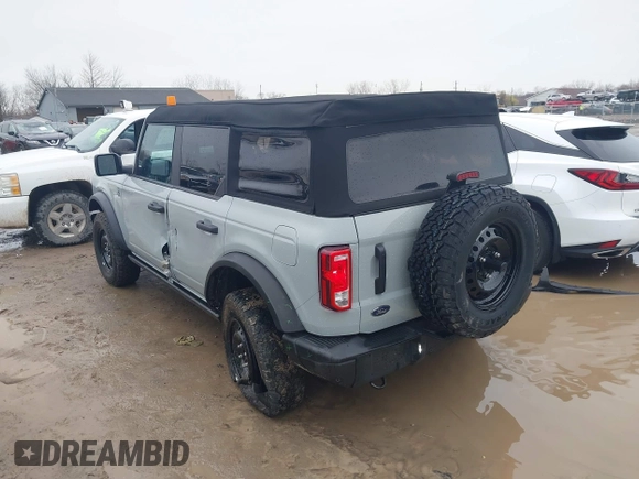 2023 Ford Bronco z VIN 1FMDE5BH4PLB16762, wystawiony jako IAAI lot #41918584 z przebiegiem 32 527 mil mil oraz . Historia ofert i sprzedaży dostępna na DreamBid. Obrazek 3.