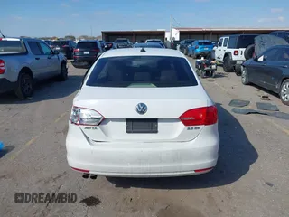 2011 Volkswagen Jetta Sedan SE w/Convenience & Sunroof with VIN 3VWDX7AJ4BM305463, listed as a IAAI auction lot 41621670 with 96,087 mi miles. Bid and sale history available at carsss.com. Image 16.